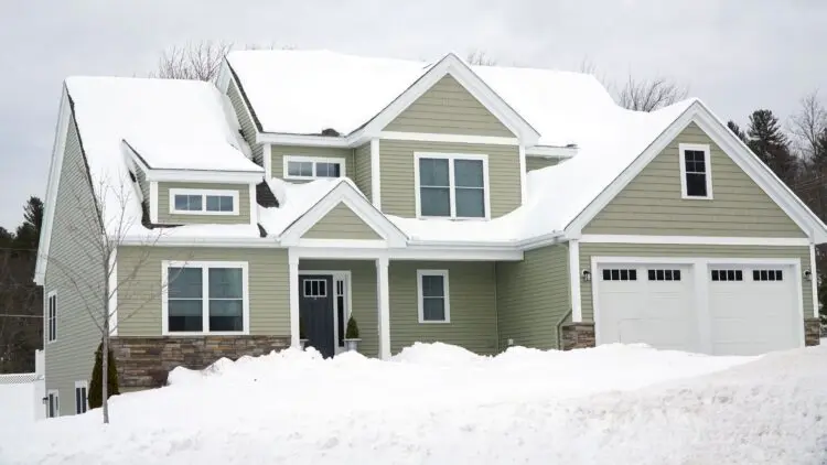 Tips for Preventing And Handling Ice Dams on Roofs